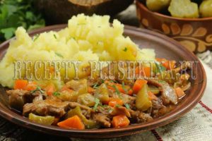 азу по-татарски с солеными огурцами рецепт