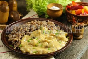 курица с грибами в сметанном соусе рецепт