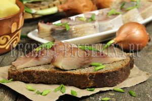 как засолить селедку дома вкусно в рассоле