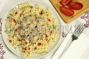 паста с курицей и грибами в сливочном соусе рецепт