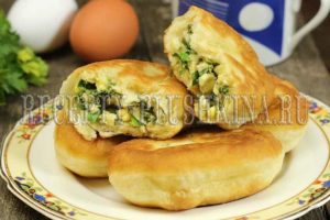 жареные пирожки с зеленым луком и яйцом рецепт