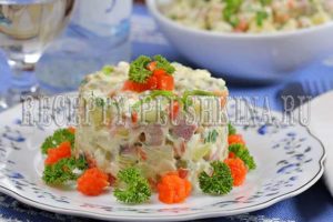 салат оливье рецепт с колбасой и свежим огурцом