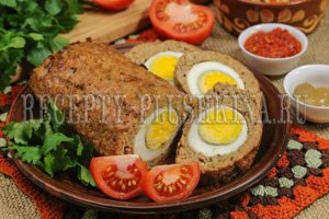 мясной рулет из фарша с яйцом в духовке